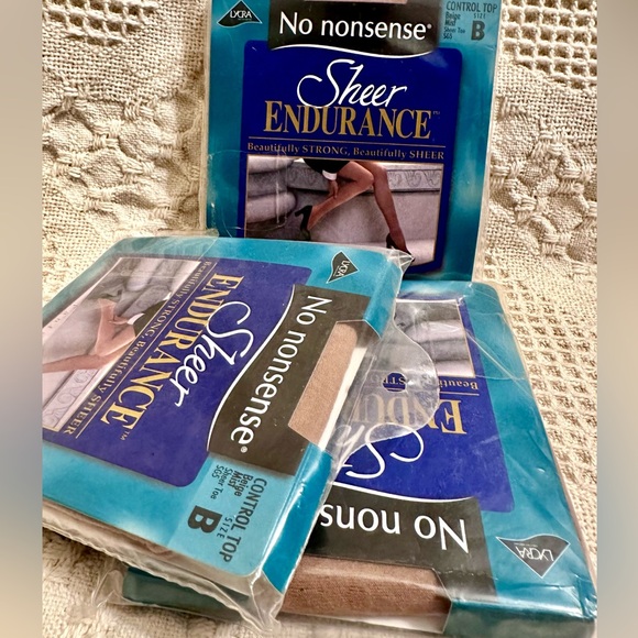 Lot of 3 No Nonsence
Sheer Control Top
Pantyhose SizeB Beige
Mist Sheer Toe 80° - Picture 7 of 7